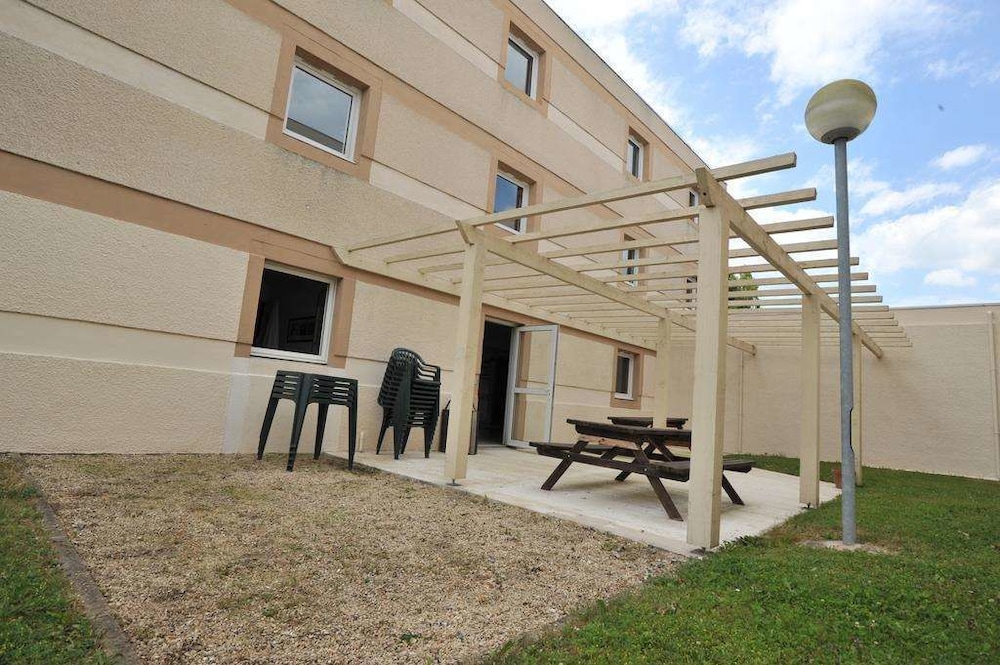 BRIT HOTEL SAINT-QUENTIN 1/53
