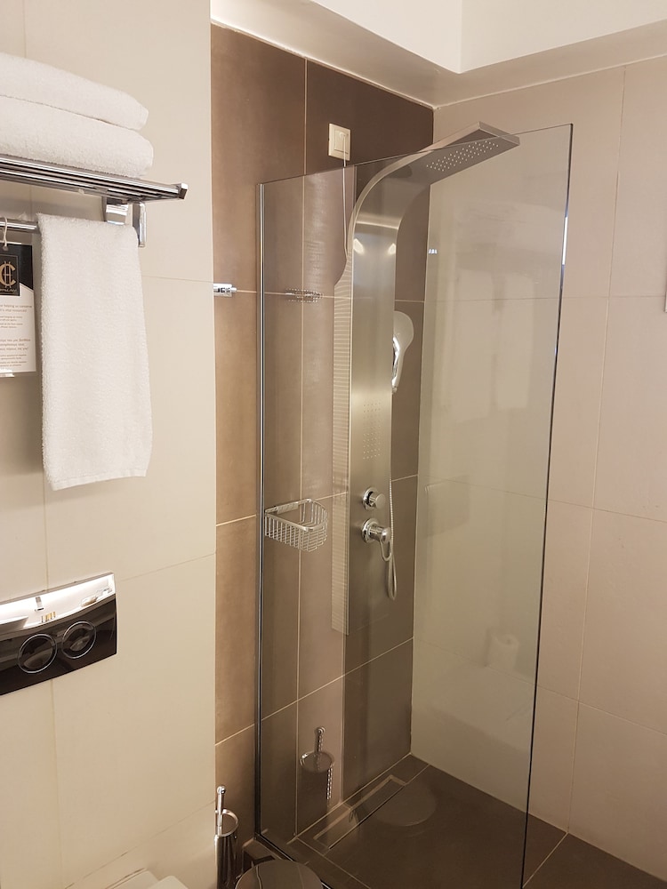 Coral Hotel 7/50