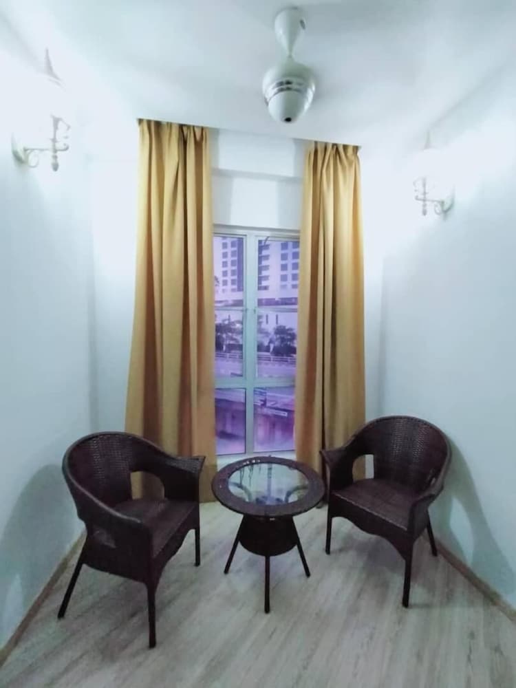 Hotel Zamburger Plaza Mahkota 55/67