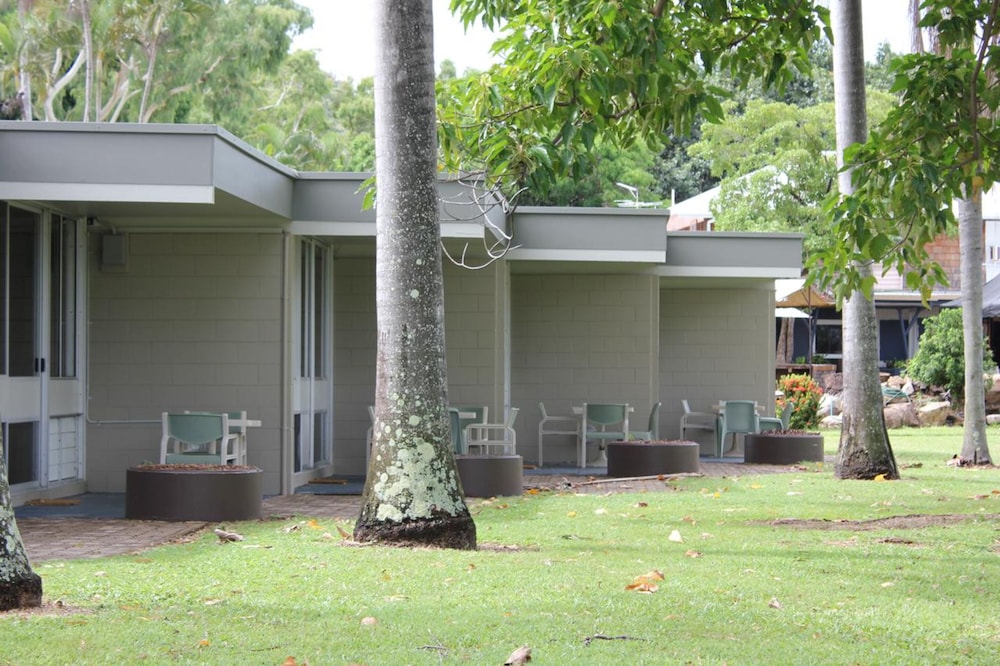 Arcadia Village Motel 16/24