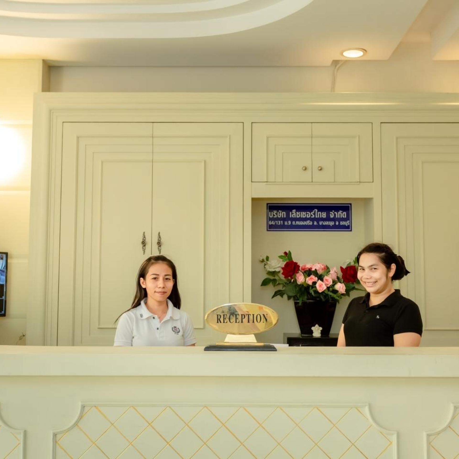 Ivory Palace Hotel 8/50