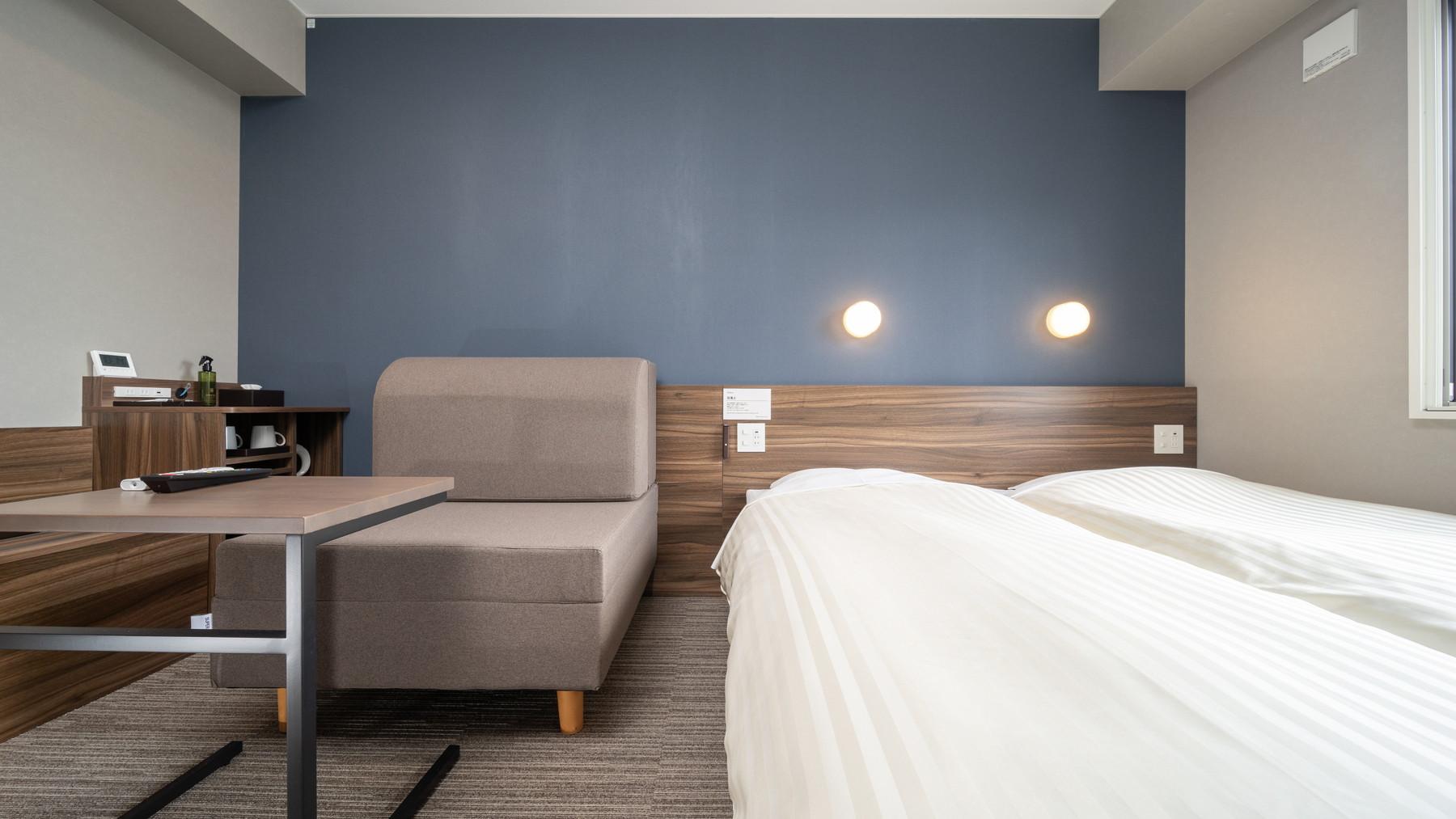 Hollywood, Twin Beds, New Building