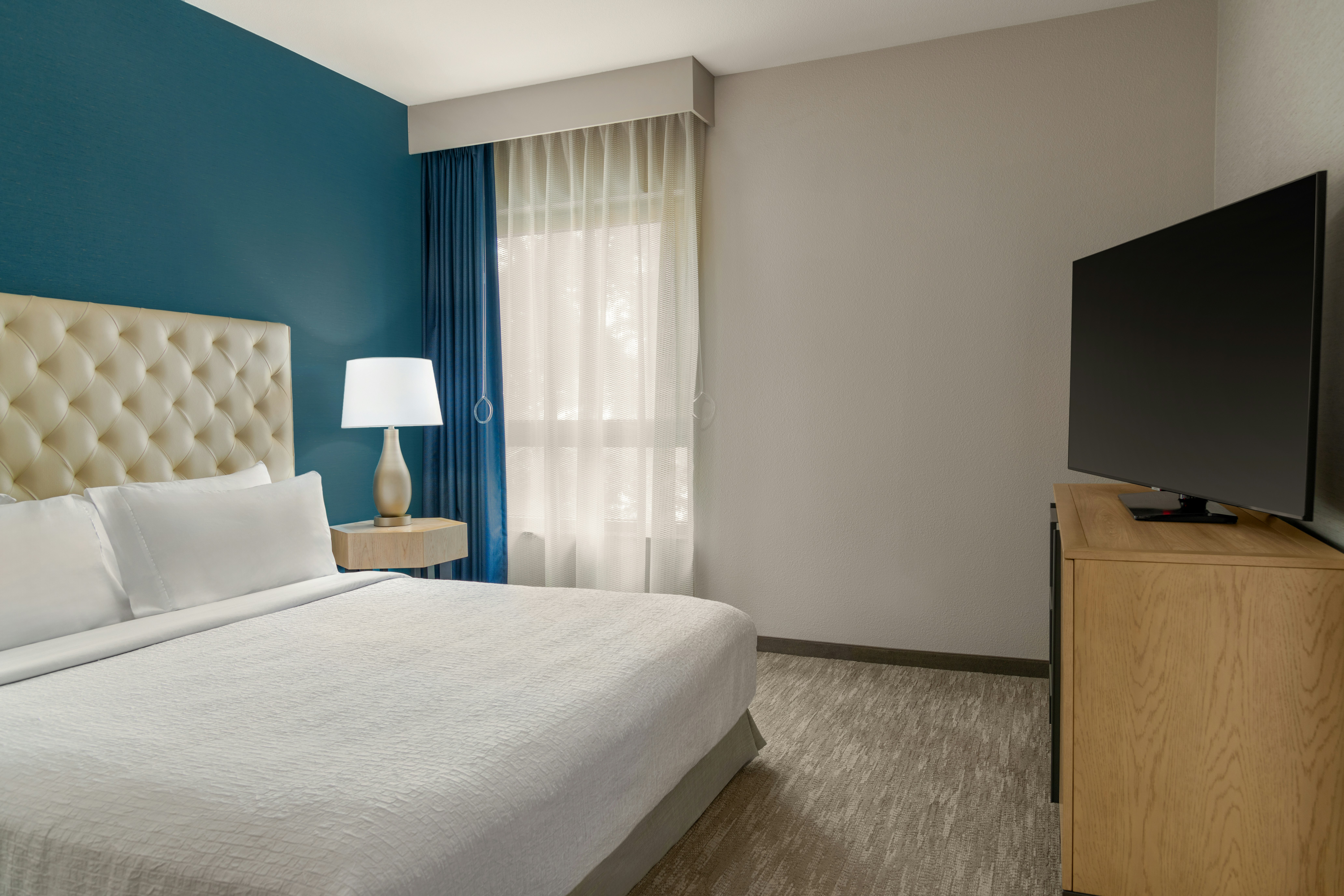 Suite, King Bed, Accessible