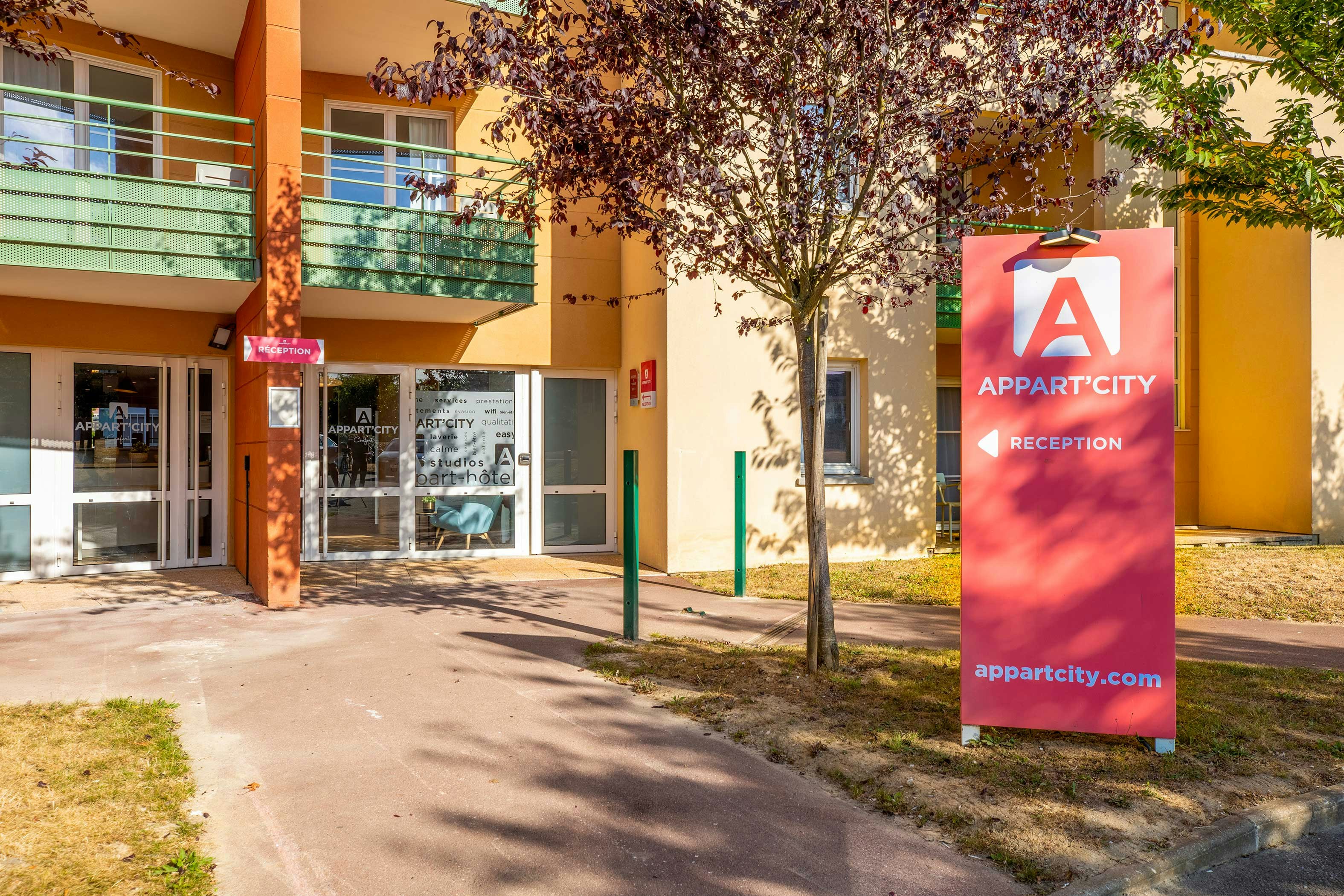 Appart City Confort St Quentin en Yvelines Bois d Arcy 75/80