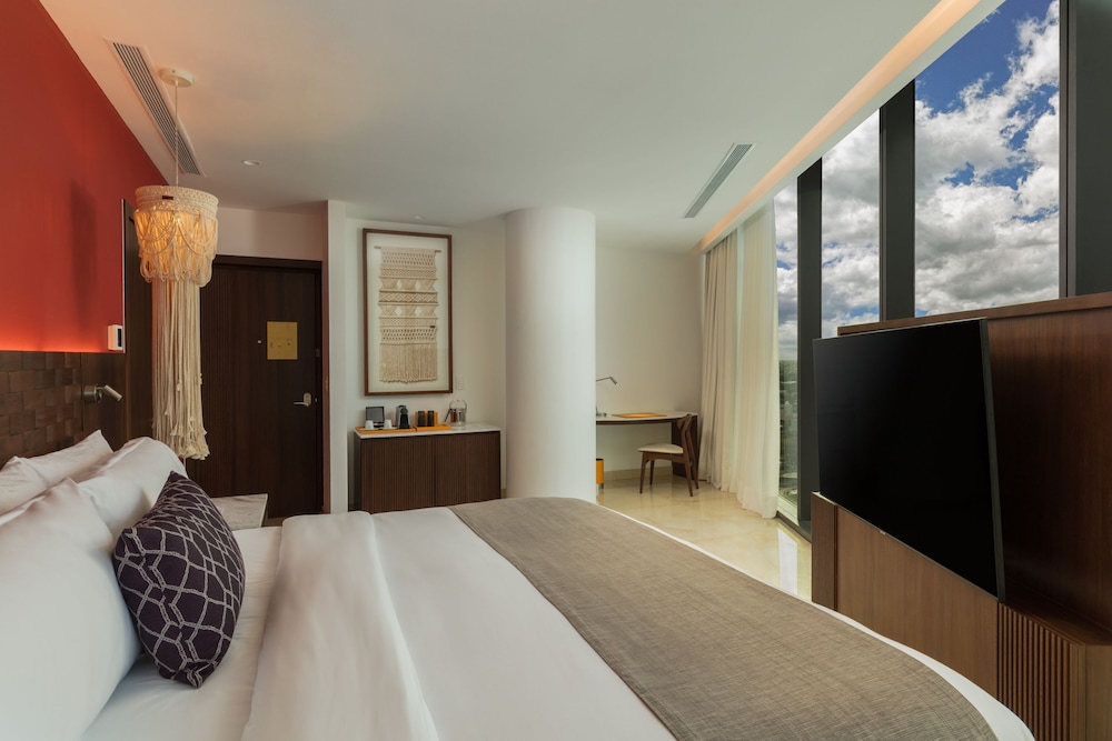 JUNIOR SUITE, CITY VIEW
