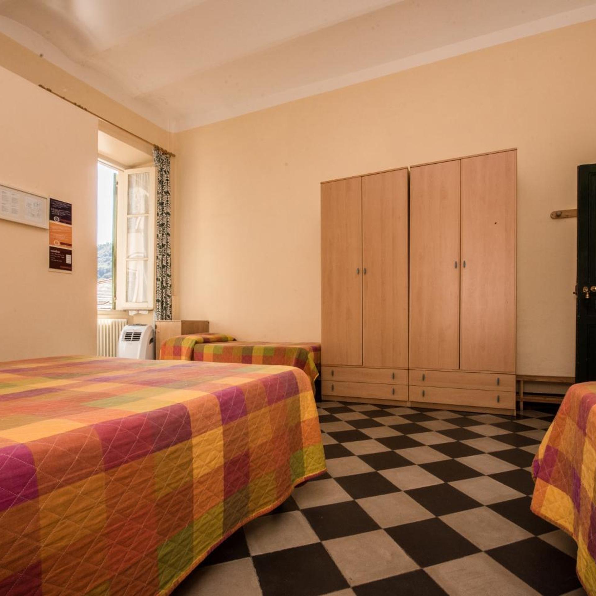 Room, Triple