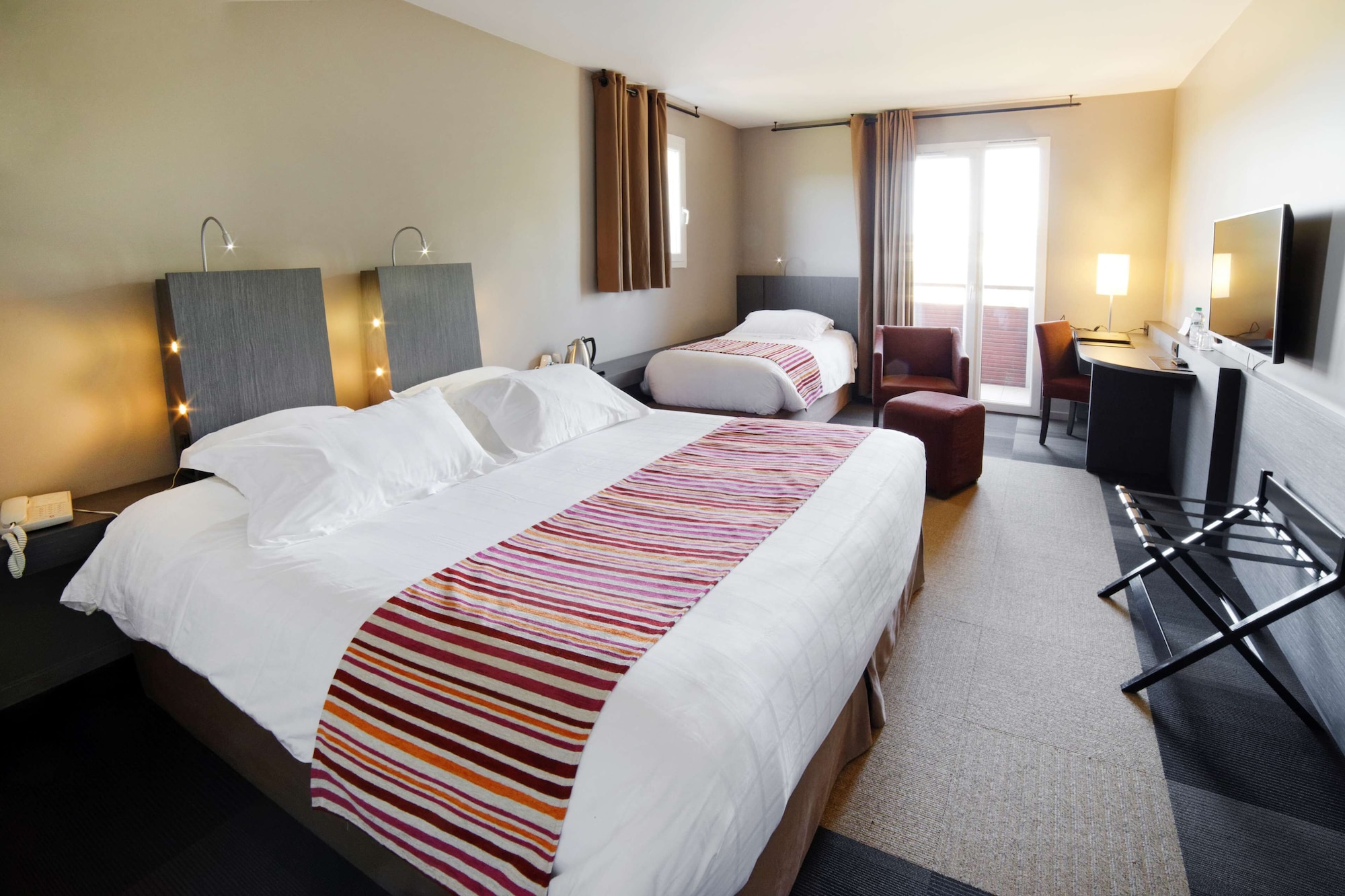 غرفة عائلية بسرير فردي وسرير كوين، Best Western Plus Hotel Gergovie 10/13