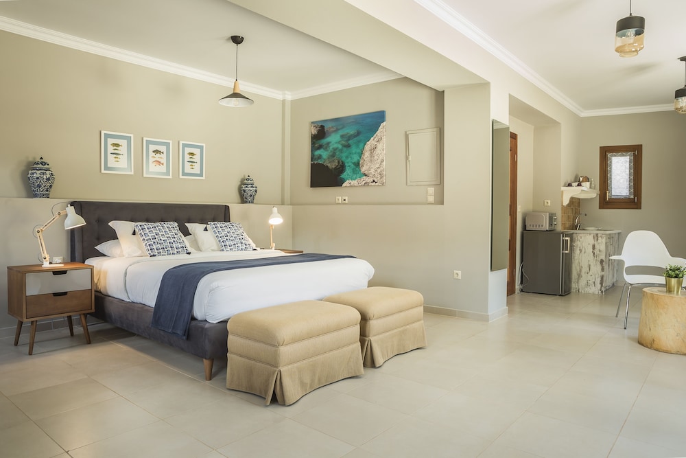 SUPERIOR, SUITE, COURTYARD VIEW