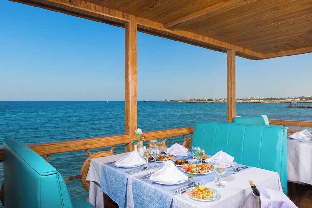 Aladdin Beach Resort 19/33