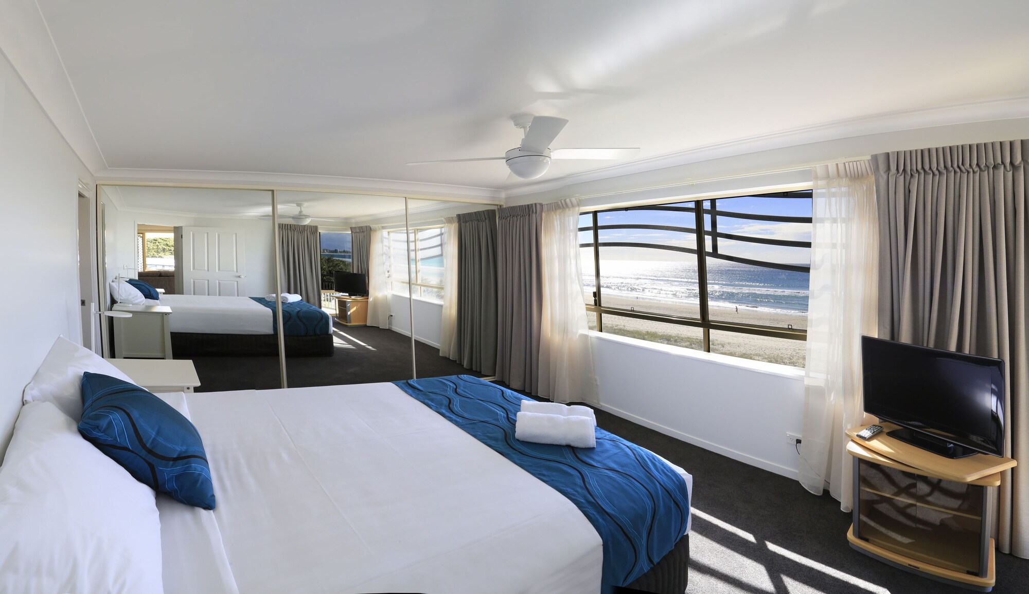 2 Bedrooms, Apartment, Queen and Twin Beds, Beach Front