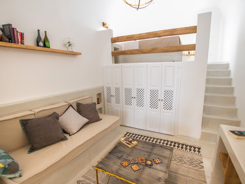 Hector Cave House 27/45