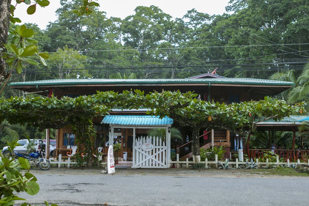 La Isla Inn Hotel 1/52