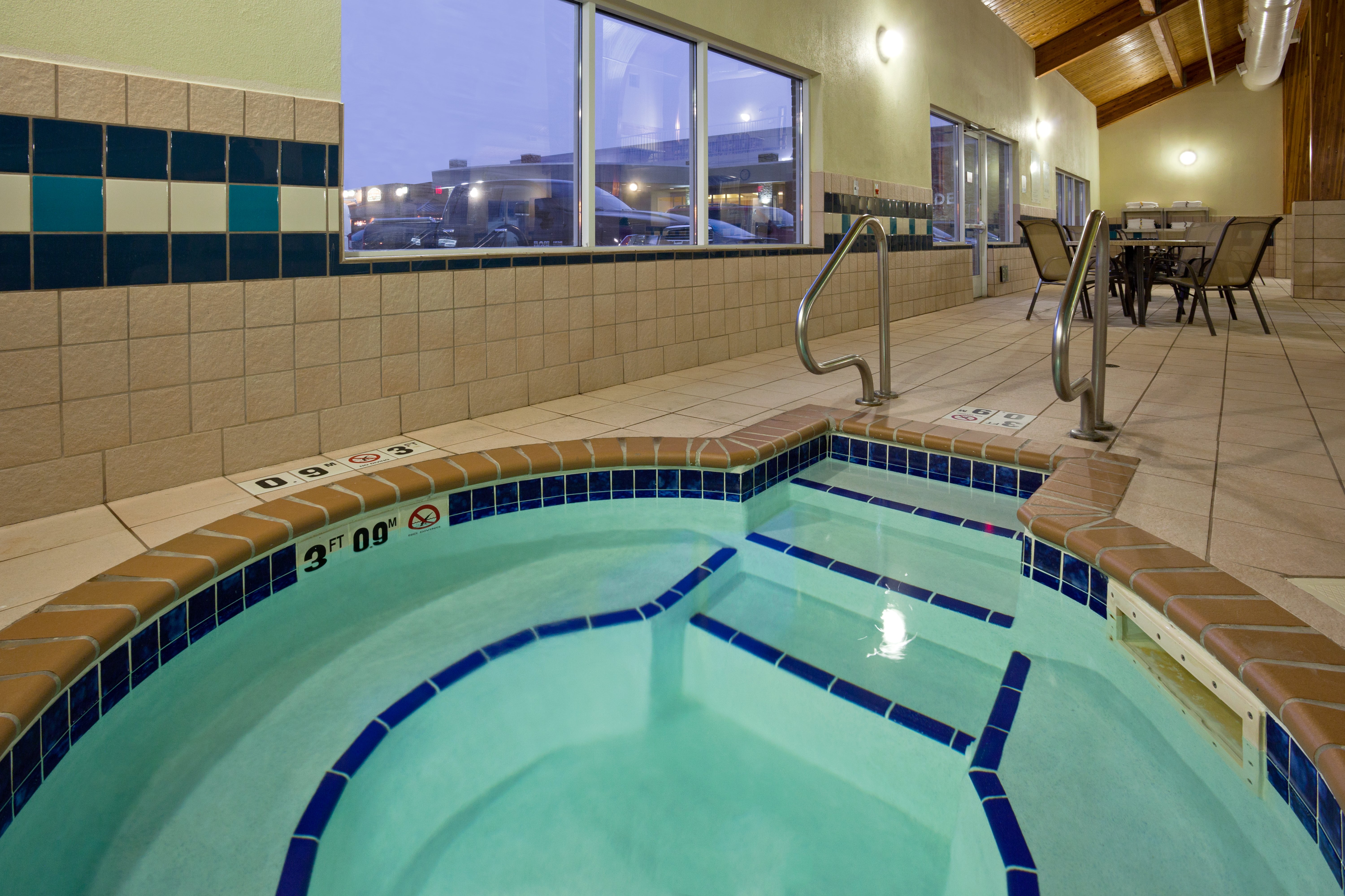 Holiday Inn Express Hotel Suites Aberdeen 37/61