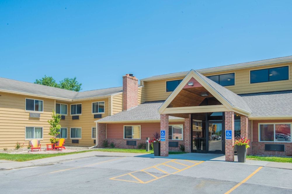 AmericInn by Wyndham Ames 2/49