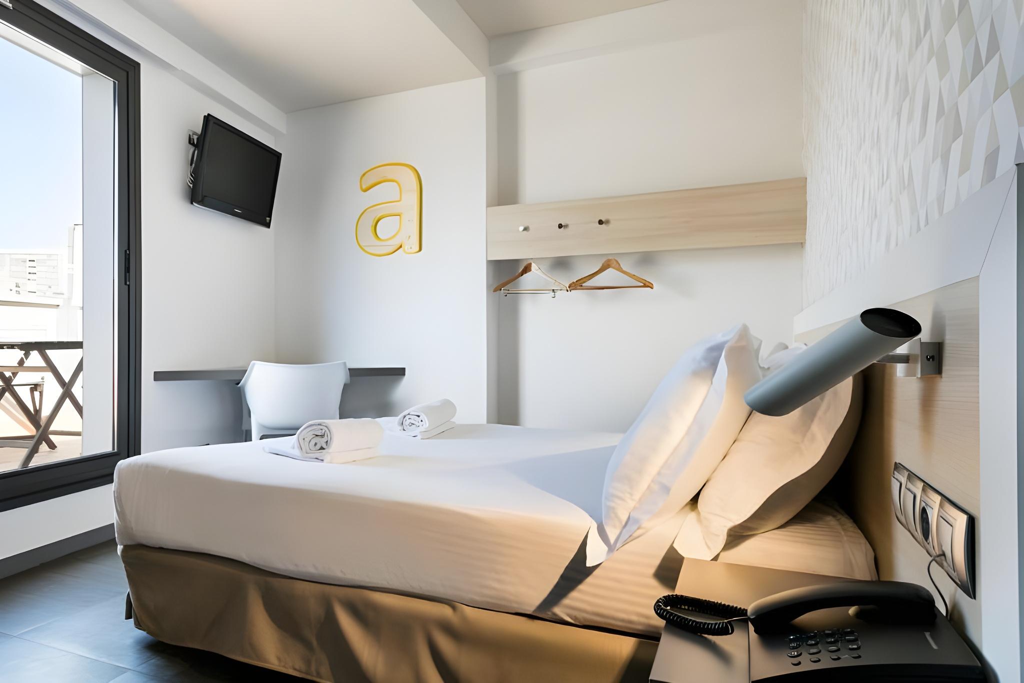 Room, Single, Double or Twin Bed