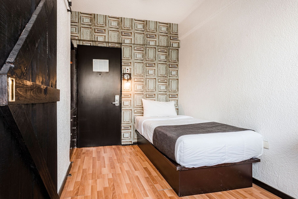 HI Hotel Impala 26/49