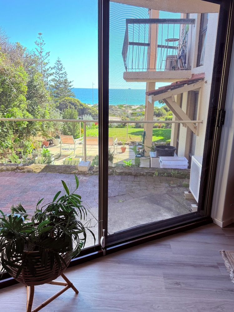 Scarborough & Absolutely Beachfront 12/36