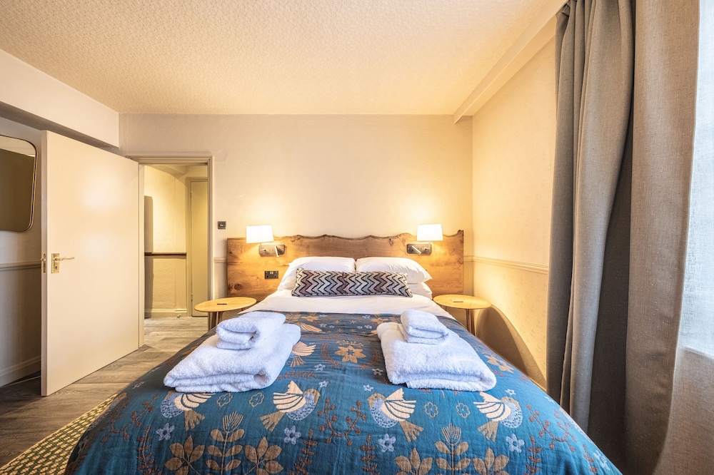 The Feathers Hotel 2/50