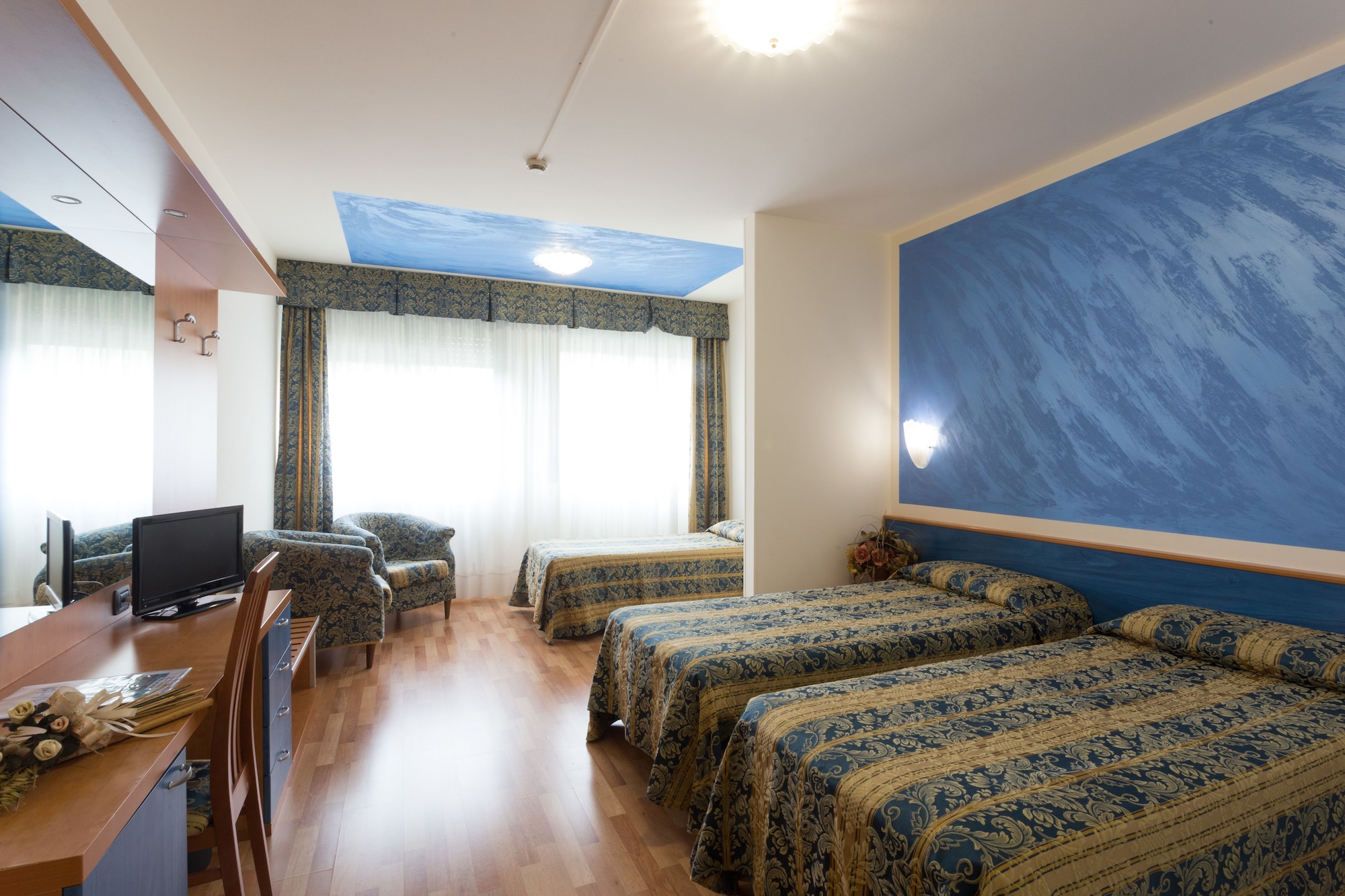 ROOM, TRIPLE