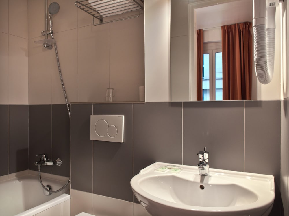 Louisa Hotel 47/50