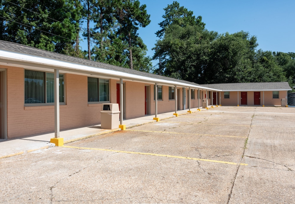 Budget Inn & Suites 51/56