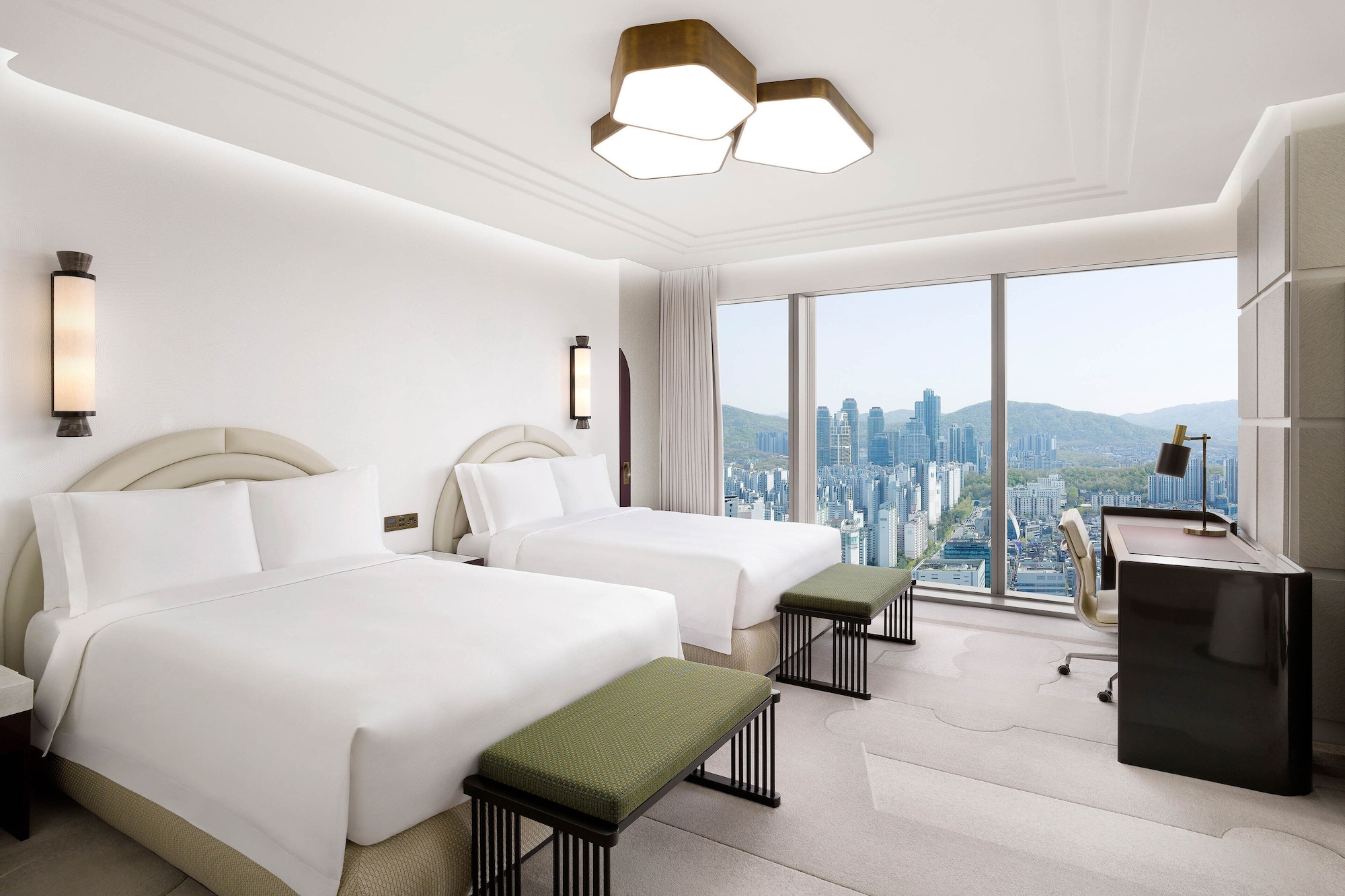 Grand, Master, Bay, 2 Queen Beds, City View