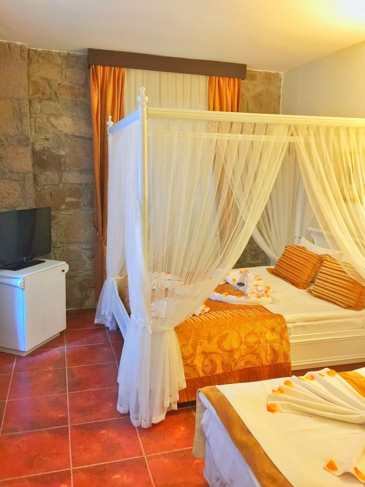 Tas Hotel 17 12/50