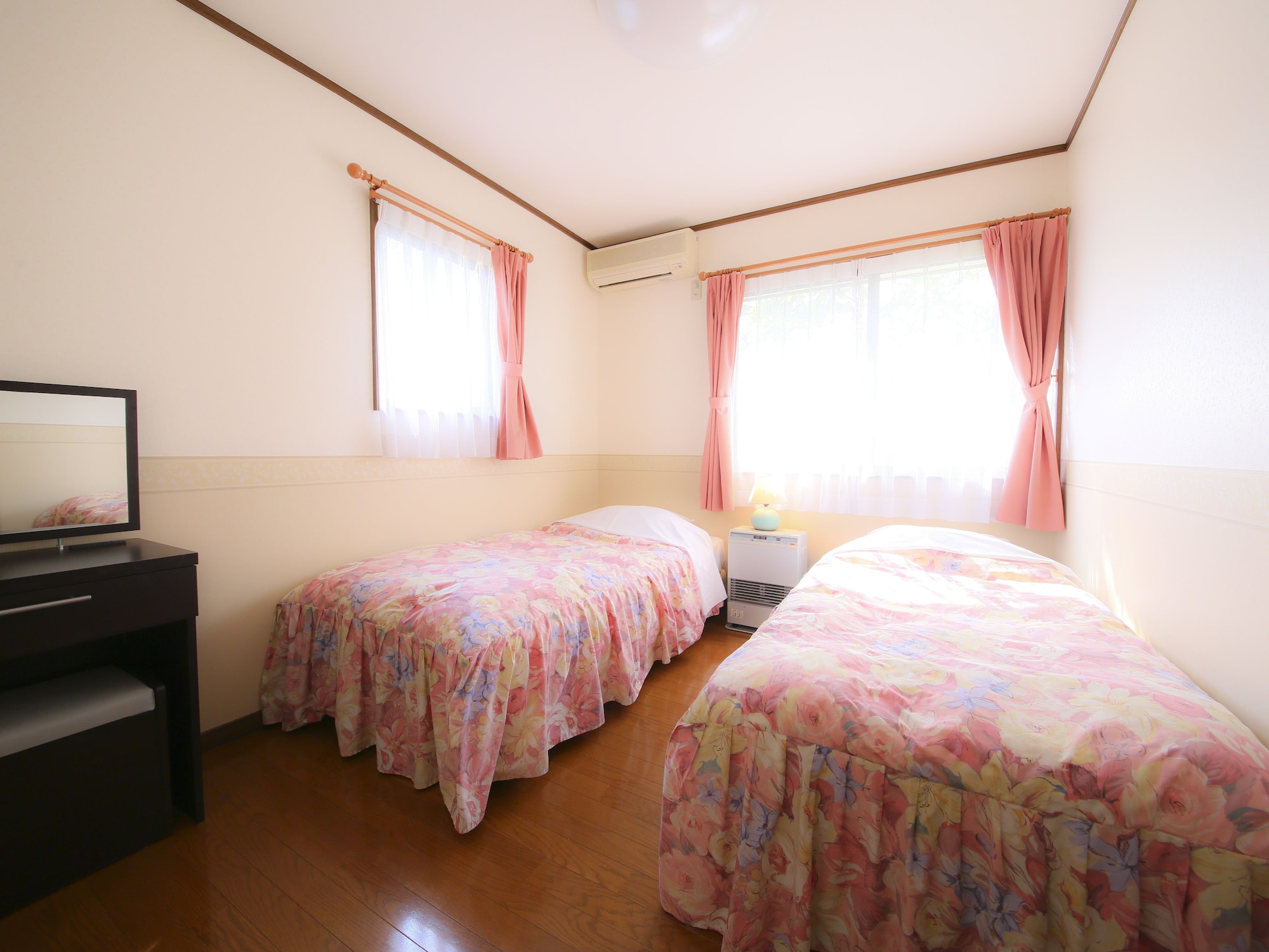 2 BEDROOMS, JUNIOR SUITE, MOUNTAIN VIEW