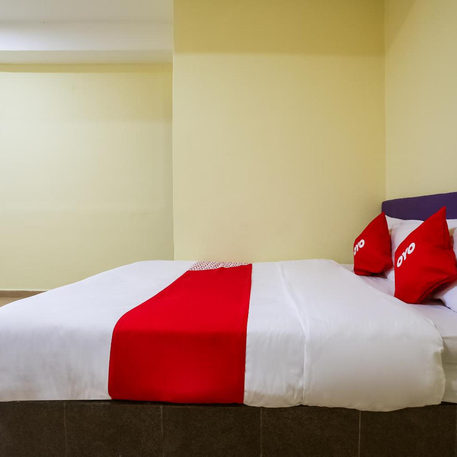 Oyo 89585 Hotel Happy Inn 19/21