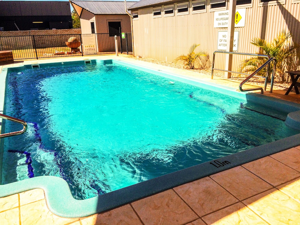 SPINIFEX HOTEL 20/39