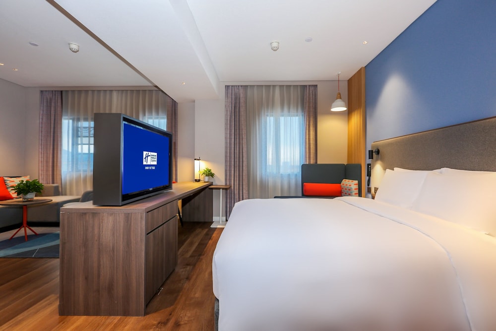 Holiday Inn Express Jingdezhen Taoxichuan 14/45