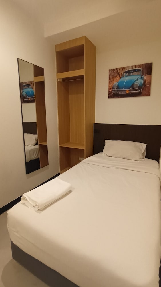 Jellybean the Blocks Hostel Sukhumvit 10 17/63