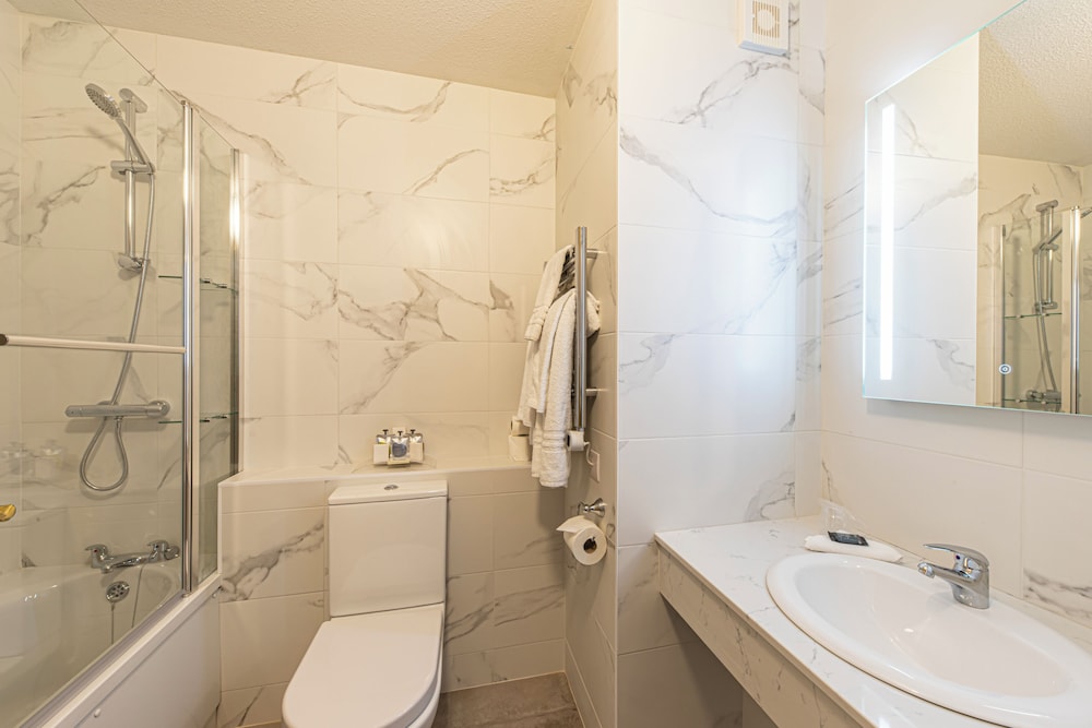 Ballina Manor Hotel 44/50
