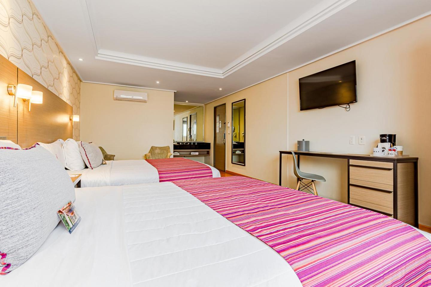 Room, Twin Beds