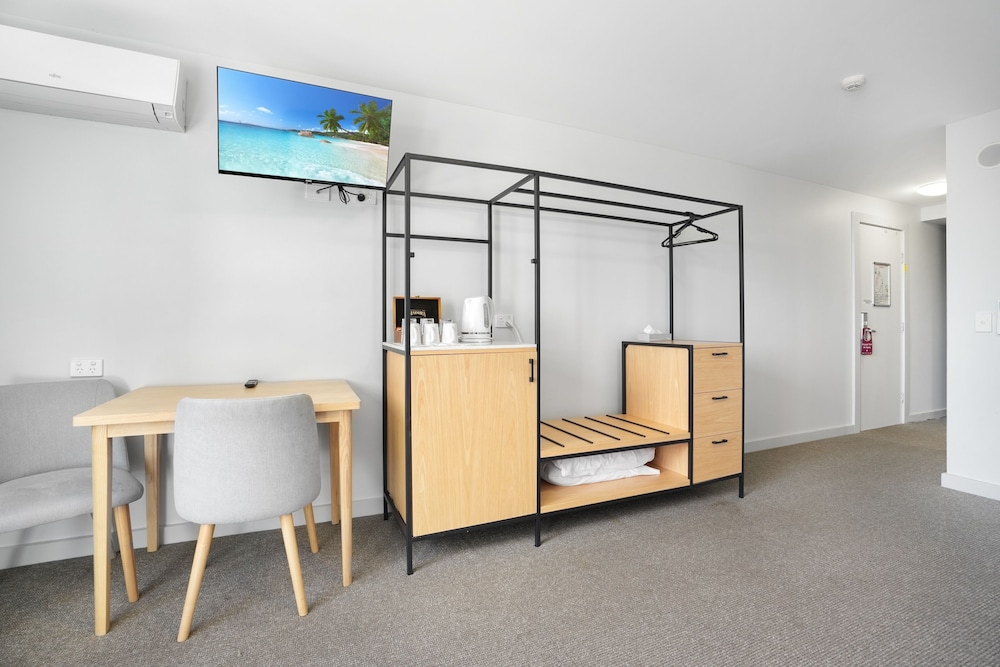 Gladstone Reef Hotel Motel 9/50