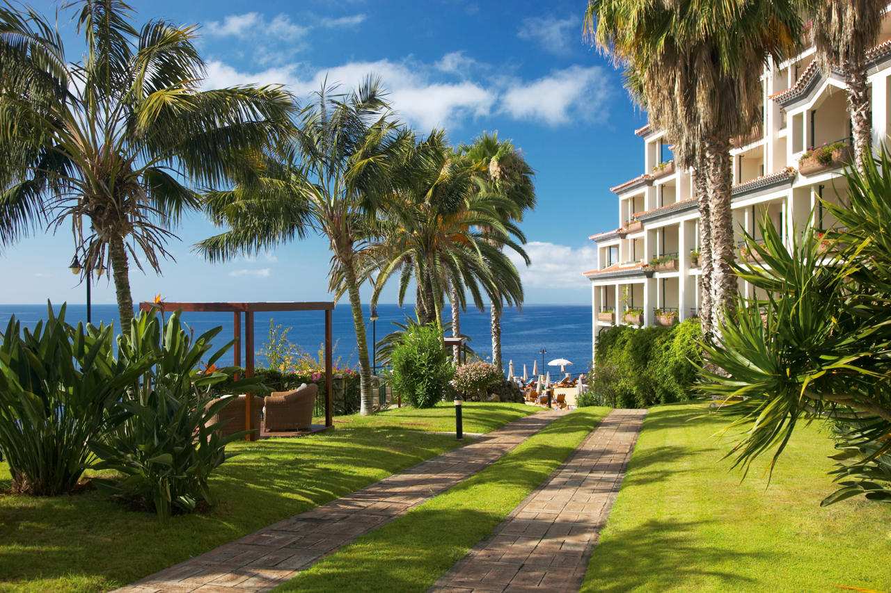 The Cliff Bay 37/43