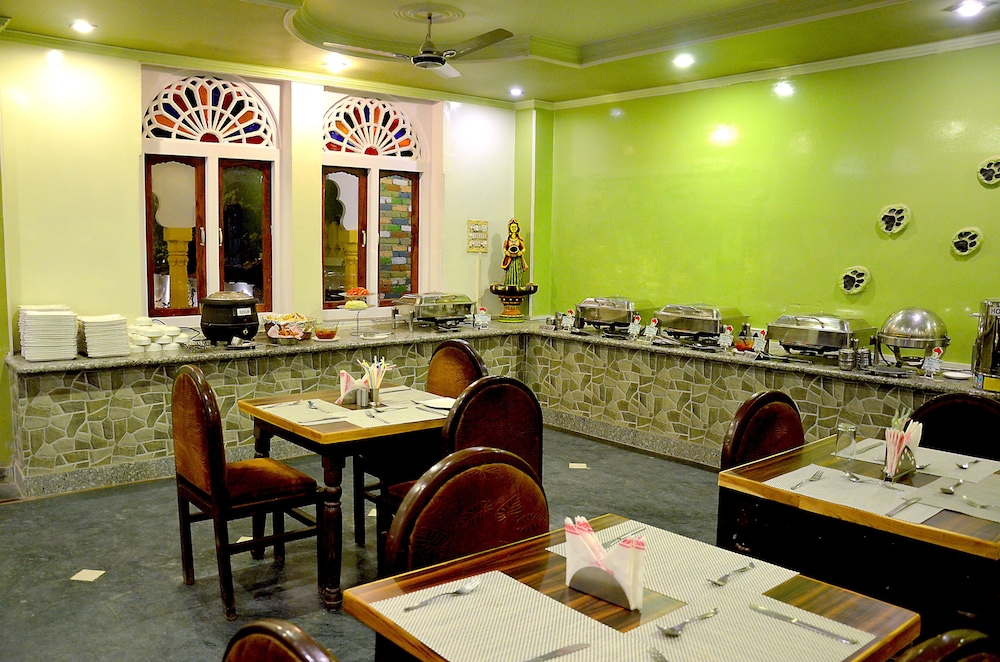 RAJ PALACE 28/50