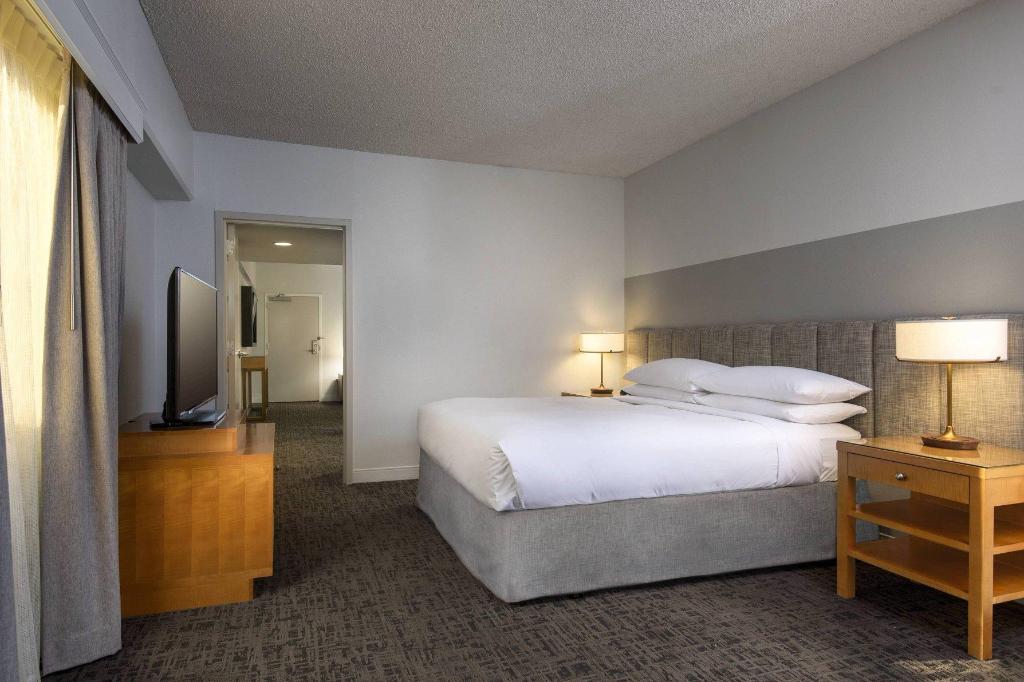 1 Bedroom, Executive, Suite, 1 King or 2 Queen Beds, 2 Queen Beds, Sofa
