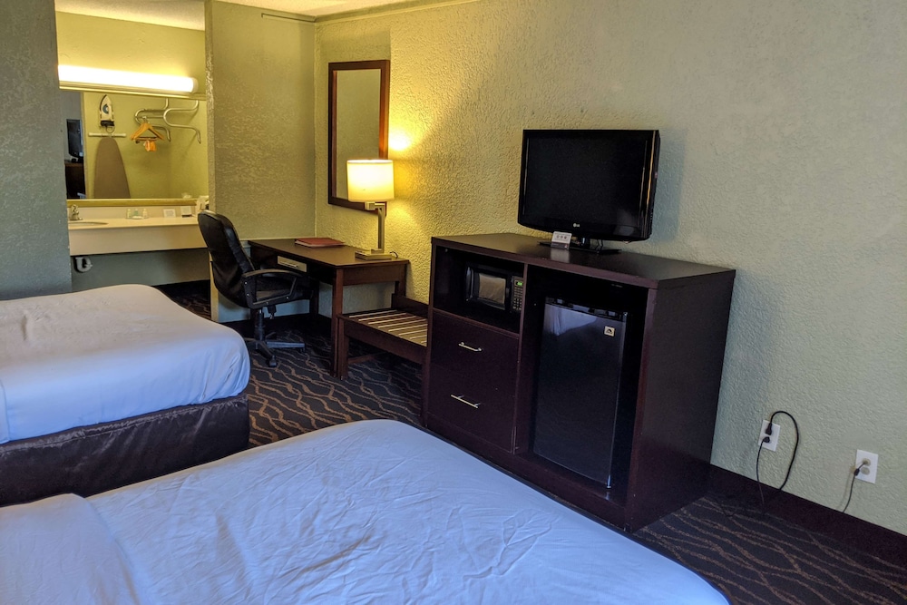 Days Inn by Wyndham Stuart 25/70