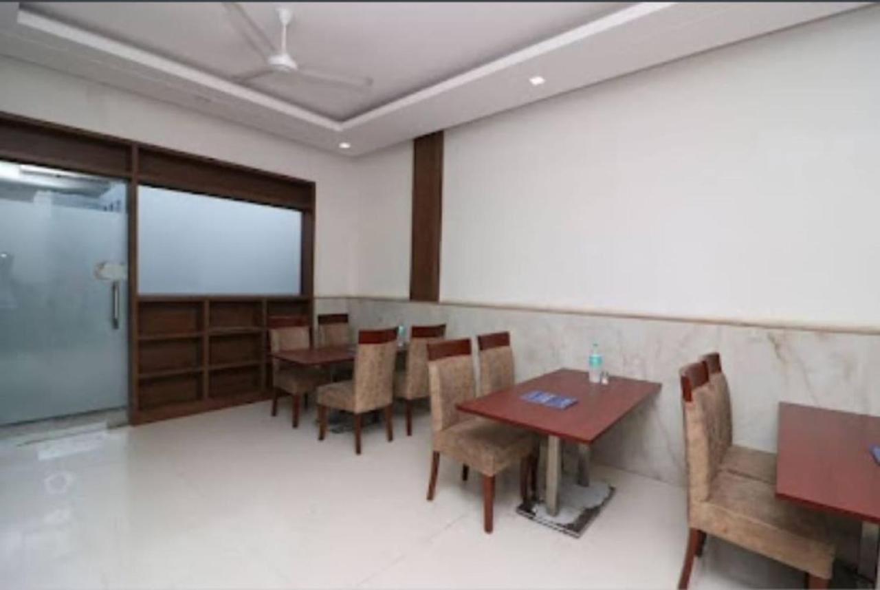 Oyo Rooms 766 Delhi Airport 23/29