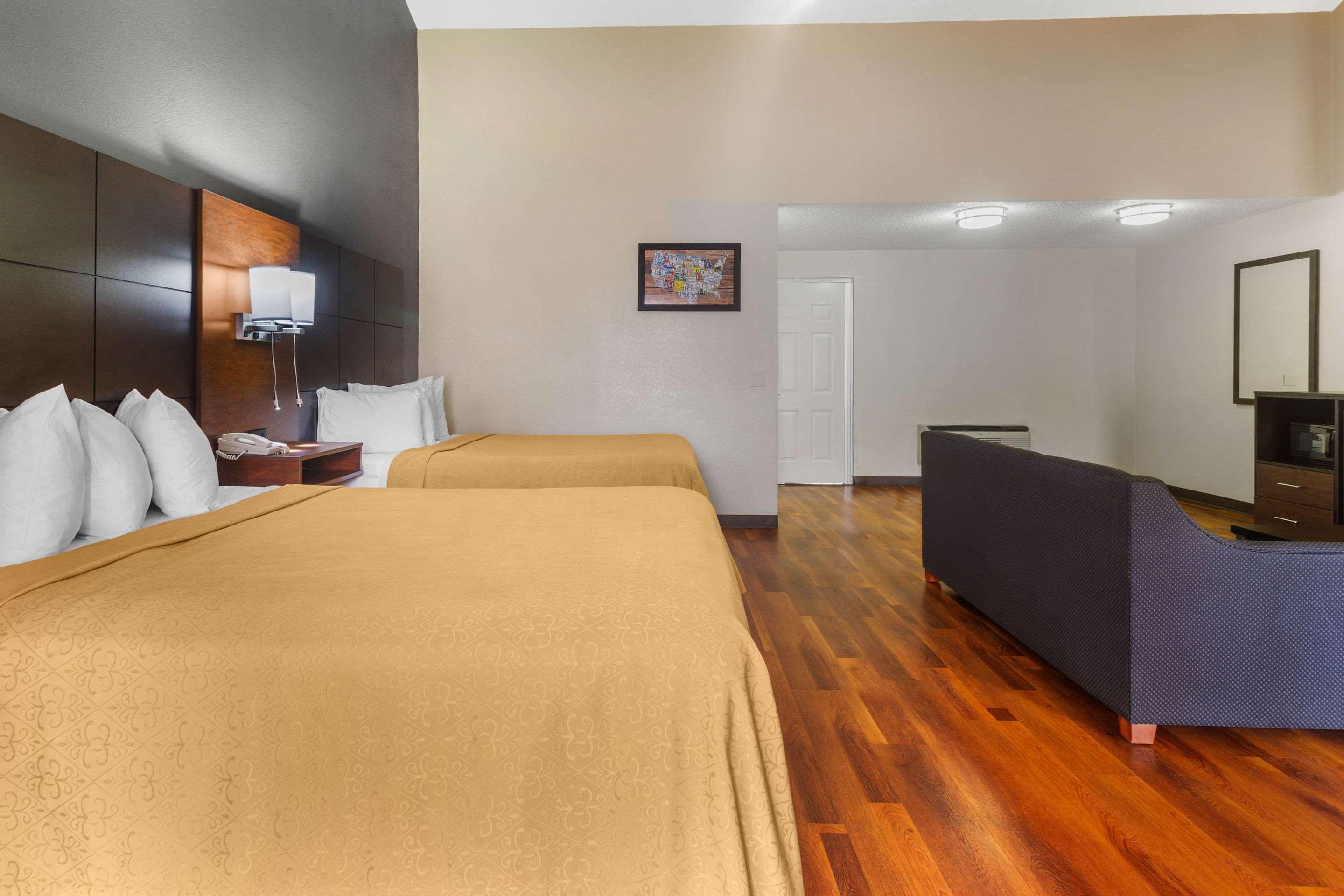 SUITE, 2 KING BEDS