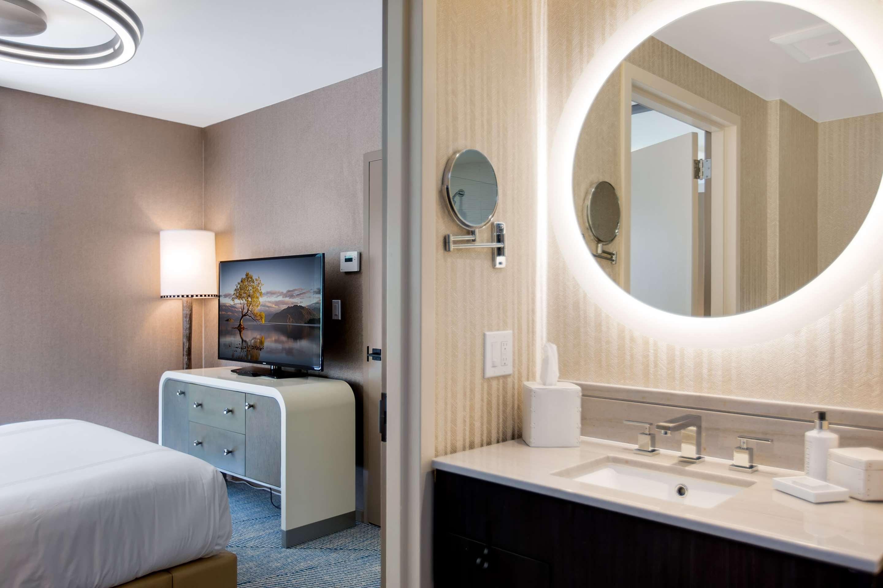 1 Bedroom, Suite, Queen Bed