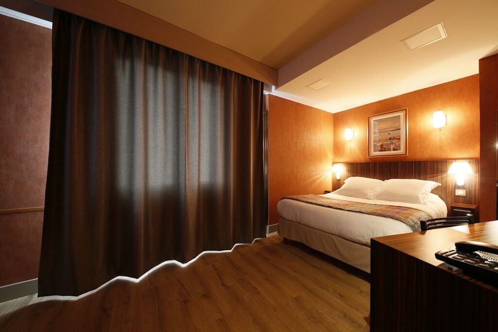 1 BEDROOM, CLASSIC, QUADRUPLE