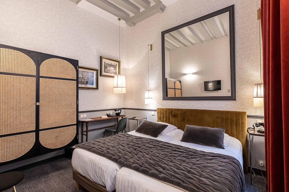 Dauphine Saint Germain Hotel 10/70