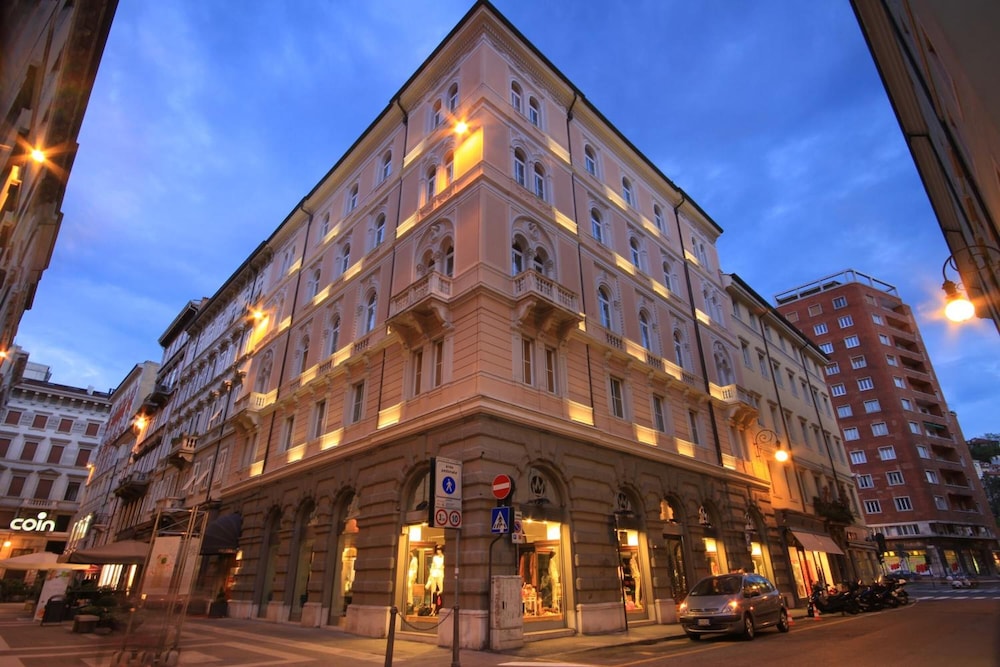 Continentale Hotel 63/66