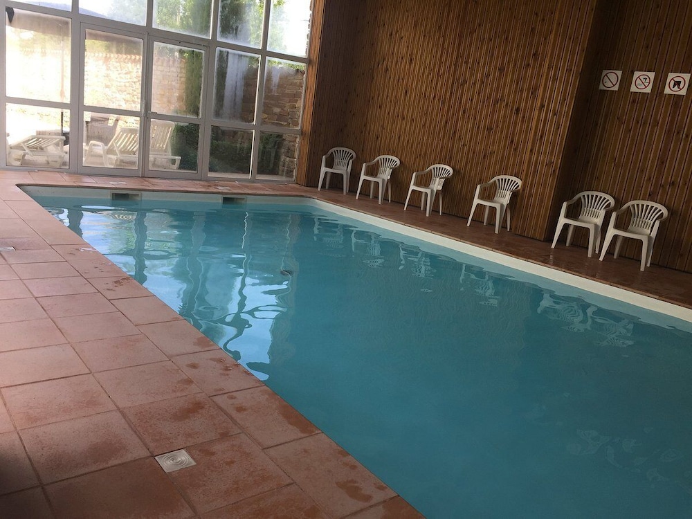 HOTEL LA METAIRIE 55/72
