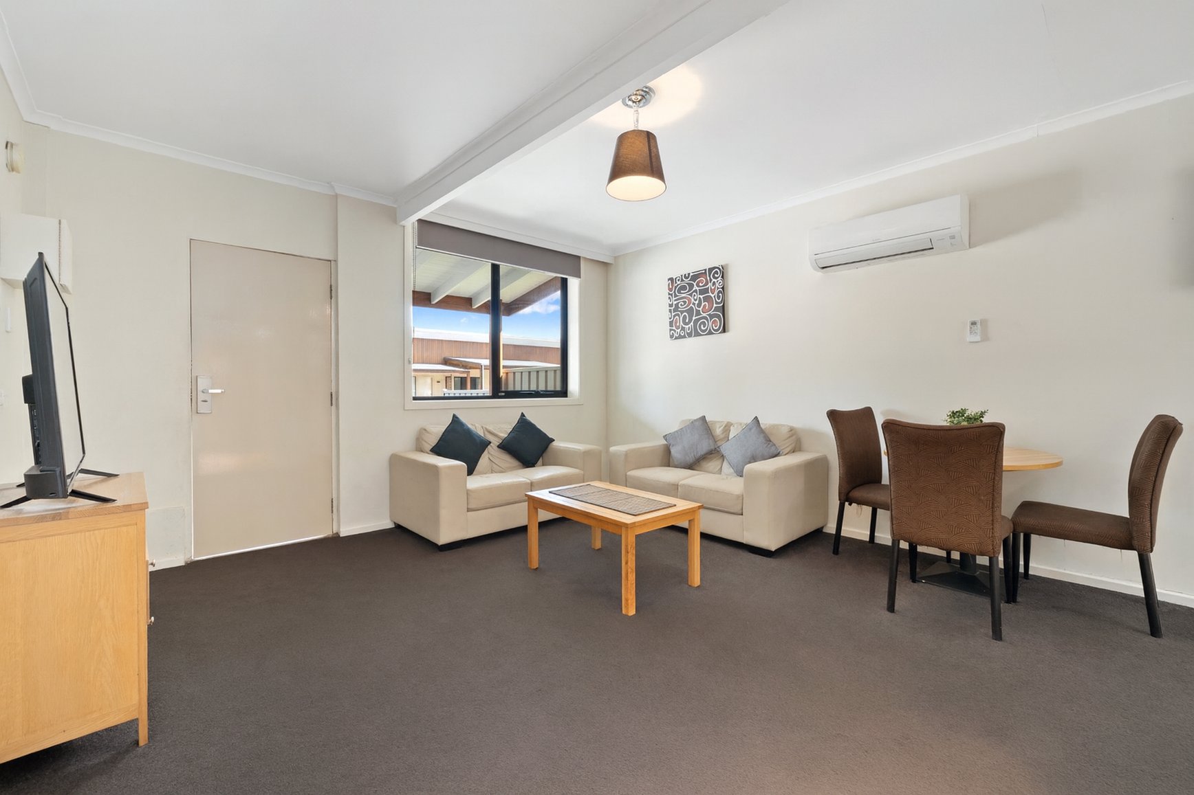 New Crossing Place Motel 32/43