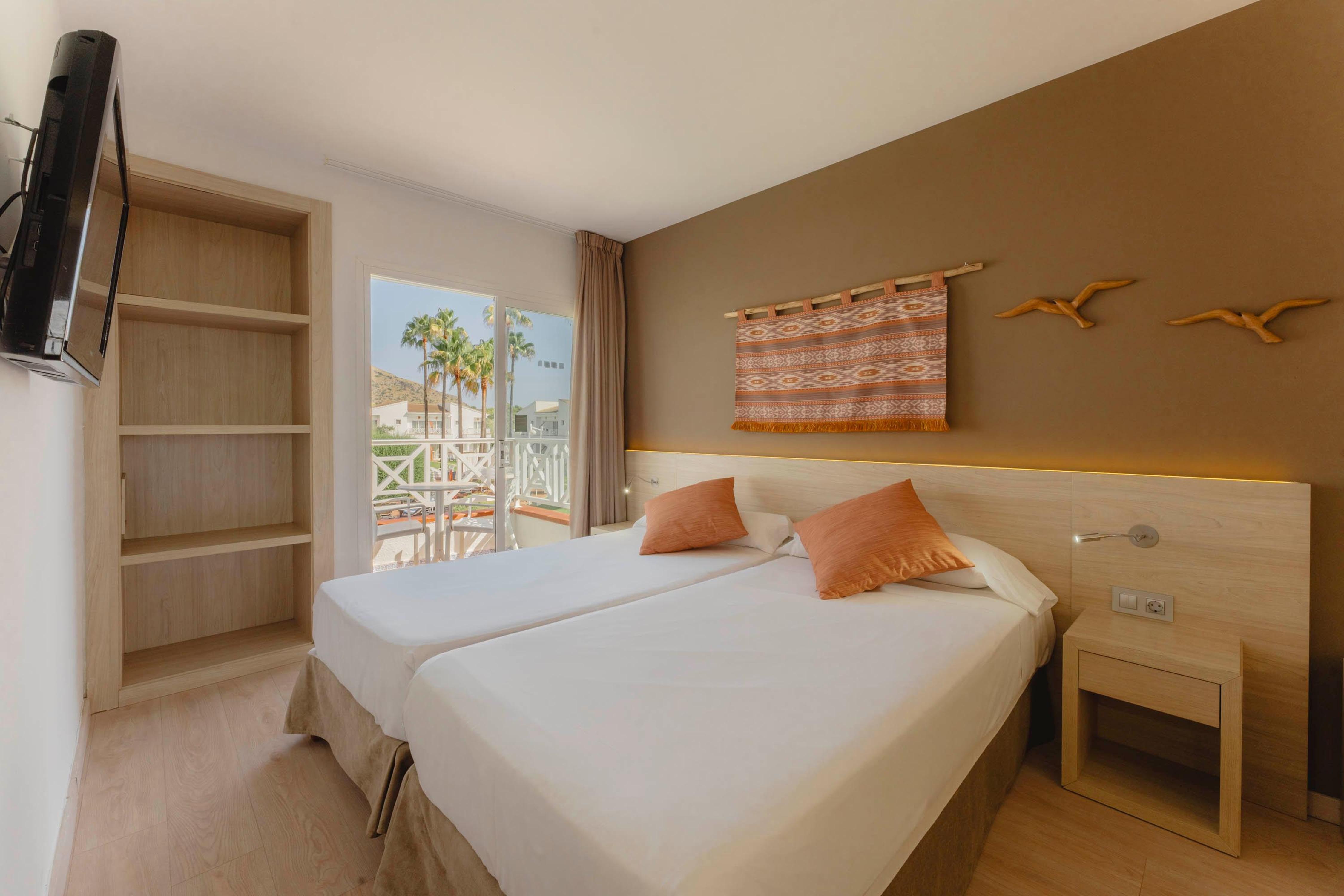 Standard, Double Bed, Balcony or Terrace