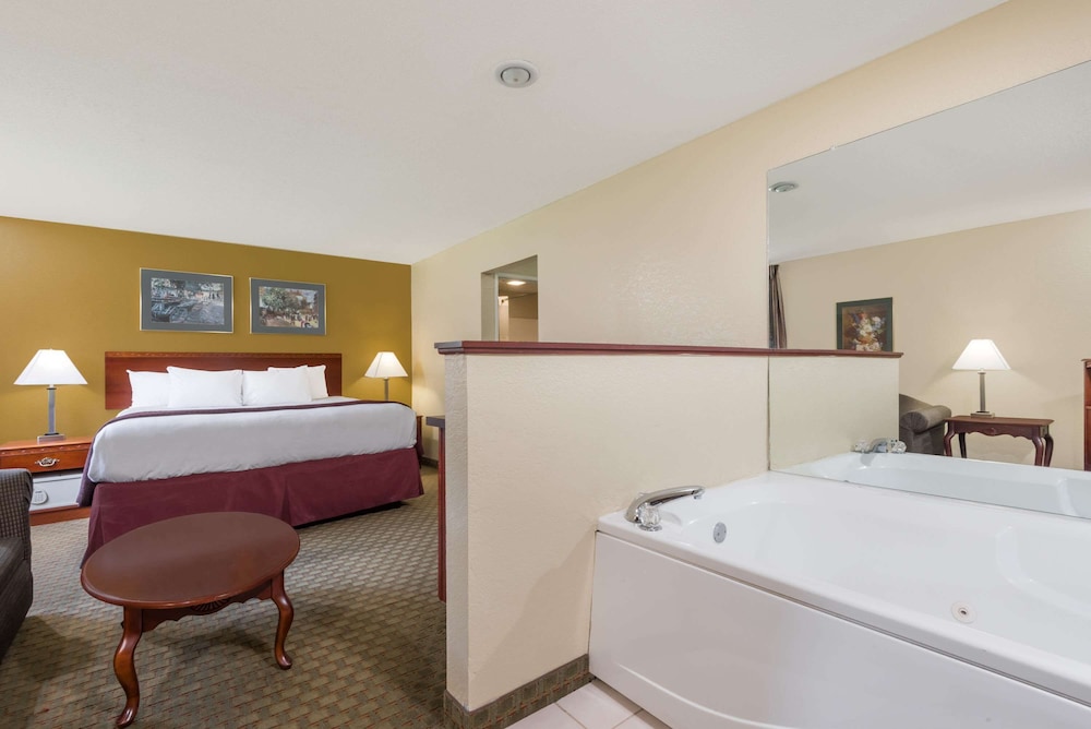 Days Inn by Wyndham Norton 12/25