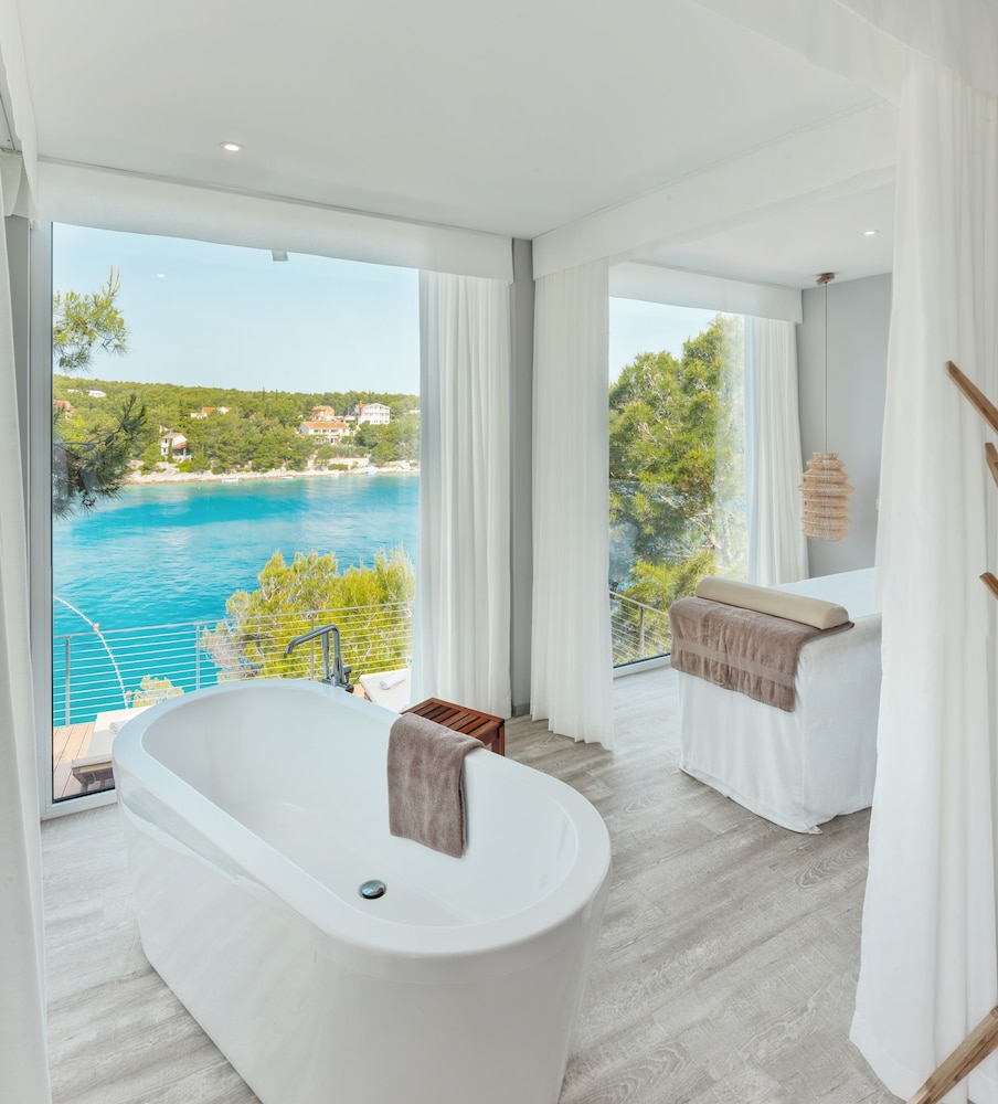 Gava Waterman Milna Resort 37/74